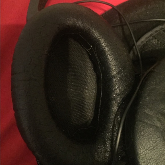 Bose Noise Canceling Headphones - Picture 5 of 6